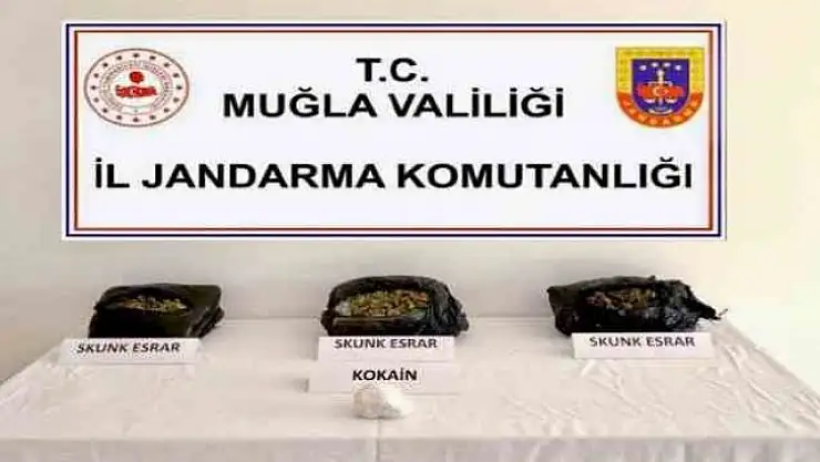 UYUŞTURUCU PAKETİNİ ALIRKEN YAKALANDI