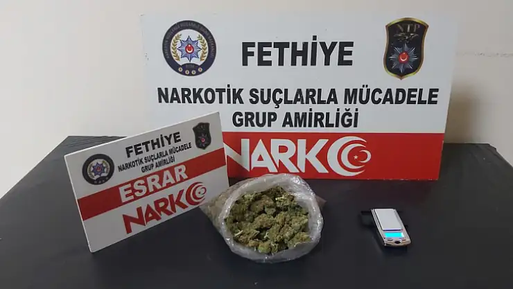 Uyuşturucuyu iç çamaşırına sakladı