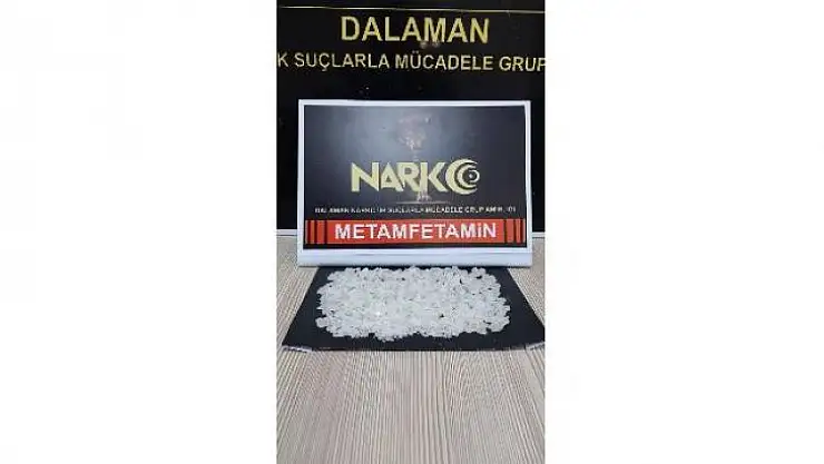 Uyuşturucuyu küllerin içine saklamış