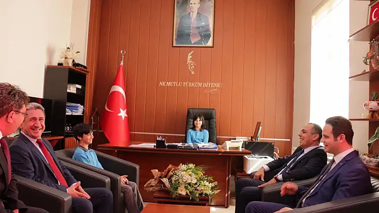 Vali vekili Yılmaz koltuğunu Berra'ya devretti