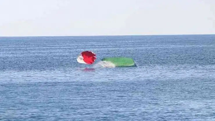 Yamaç paraşütü kapanan iki pilot 200 metreden denize indi