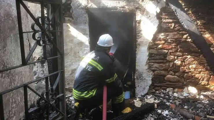 YATAĞAN'DA EV YANGINI