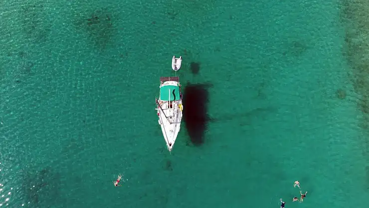 Yeşil ile mavinin buluştuğu Turkuaz koylar misafirlerini bekliyor