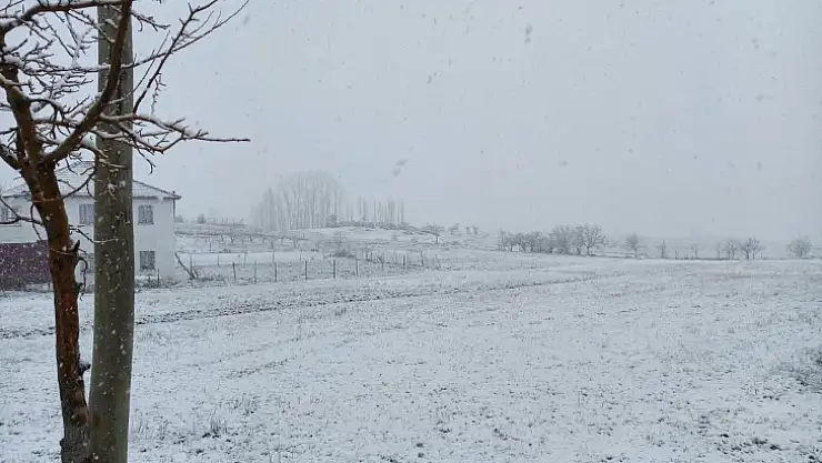 Yüksek bölgelere yine kar yağdı