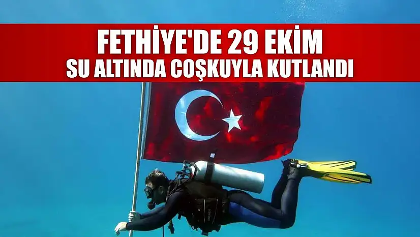 Fethiye'de 29 Ekim, su altında coşkuyla kutlandı