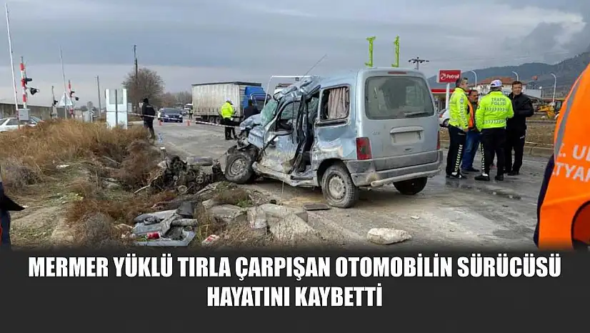 Mermer Yüklü Tırla Çarpışan Otomobilin Sürücüsü Hayatını Kaybetti