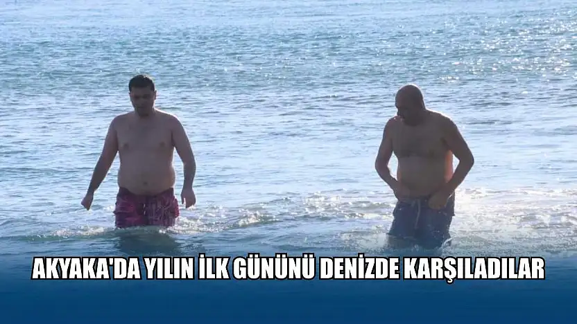 Akyaka'da yılın ilk gününü denizde karşıladılar