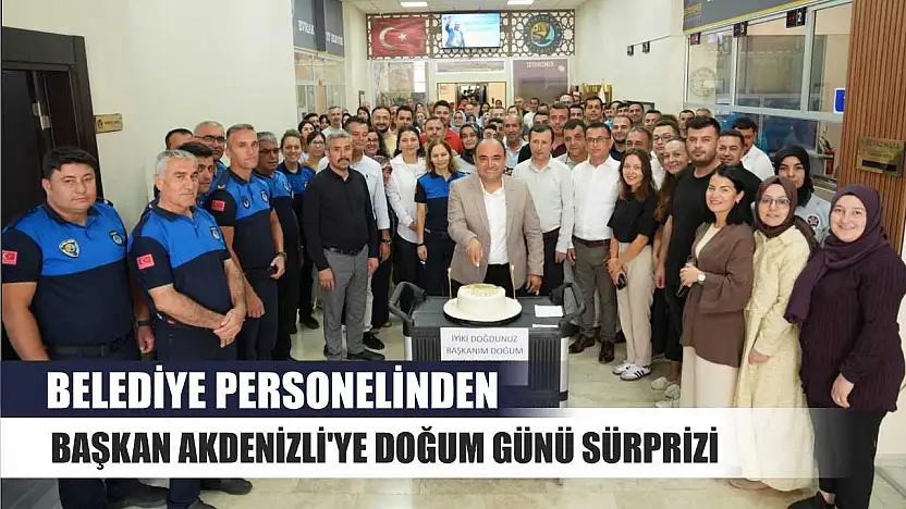 Belediye Personelinden Başkan Akdenizli'ye Doğum Günü Sürprizi