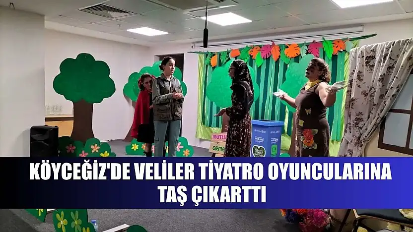Köyceğiz'de veliler tiyatro oyuncularına taş çıkarttı