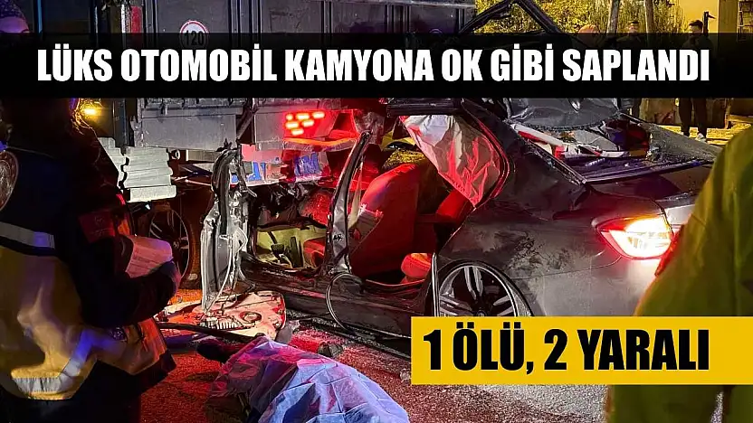 Lüks otomobil kamyona ok gibi saplandı: 1 ölü, 2 yaralı
