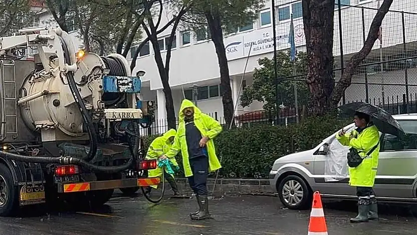 MUSKİ ekipleri 24 saat yağmur mesaisinde