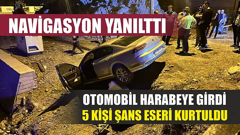 Navigasyon yanılttı: Otomobil harabeye girdi, 5 kişi şans eseri kurtuldu