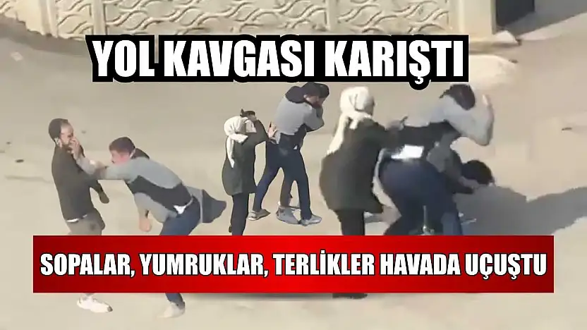 Yol kavgası karıştı: Sopalar, yumruklar, terlikler havada uçuştu