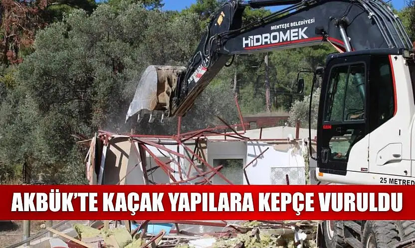 Akbük'te kaçak yapılara kepçe vuruldu