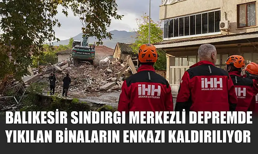 Balıkesir Sındırgı merkezli depremde yıkılan binaların enkazı kaldırılıyor