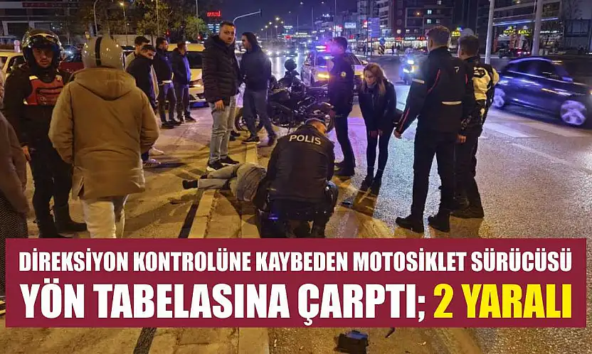 Direksiyon kontrolüne kaybeden motosiklet sürücüsü yön tabelasına çarptı 2 yaralı