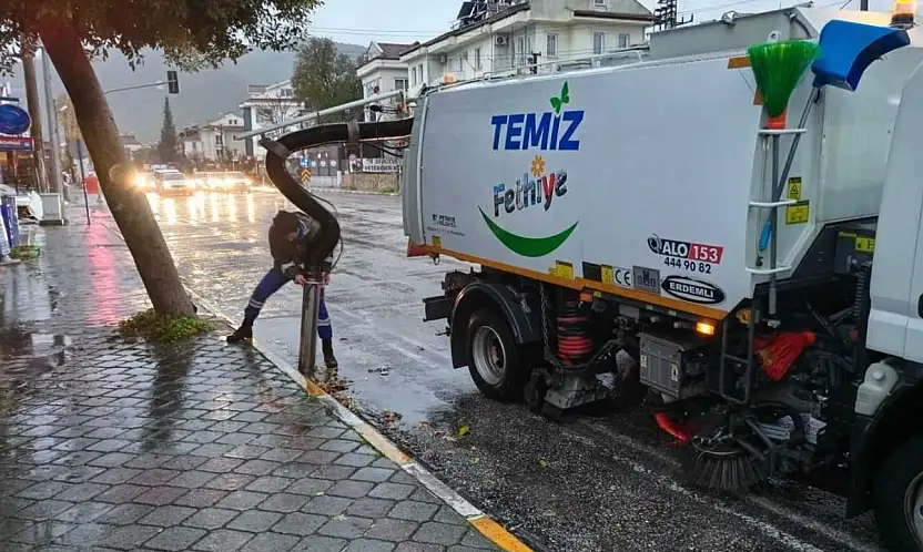 Fethiye Belediyesi'nden yağmur ve fırtınaya karşı 7/24 teyakkuz