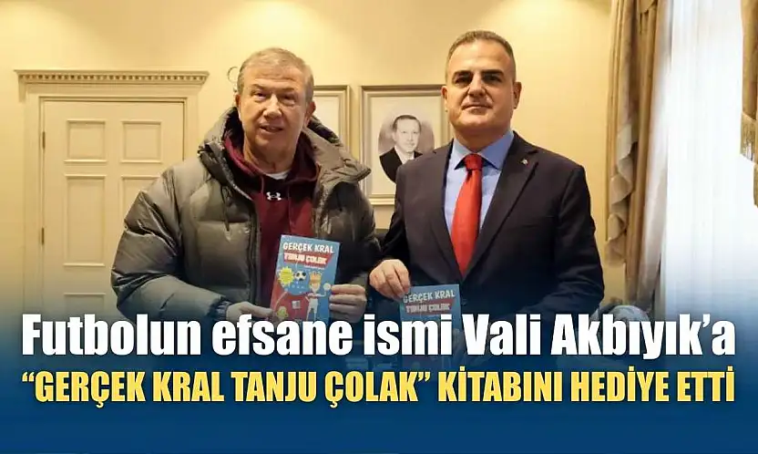 Futbolun efsane ismi Vali Akbıyık'a 'Gerçek Kral Tanju Çolak' kitabını hediye etti
