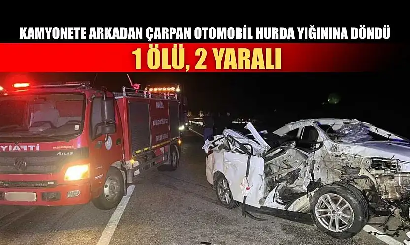 Kamyonete arkadan çarpan otomobil hurda yığınına döndü: 1 ölü, 2 yaralı