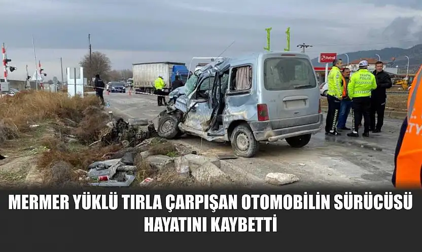 Mermer Yüklü Tırla Çarpışan Otomobilin Sürücüsü Hayatını Kaybetti