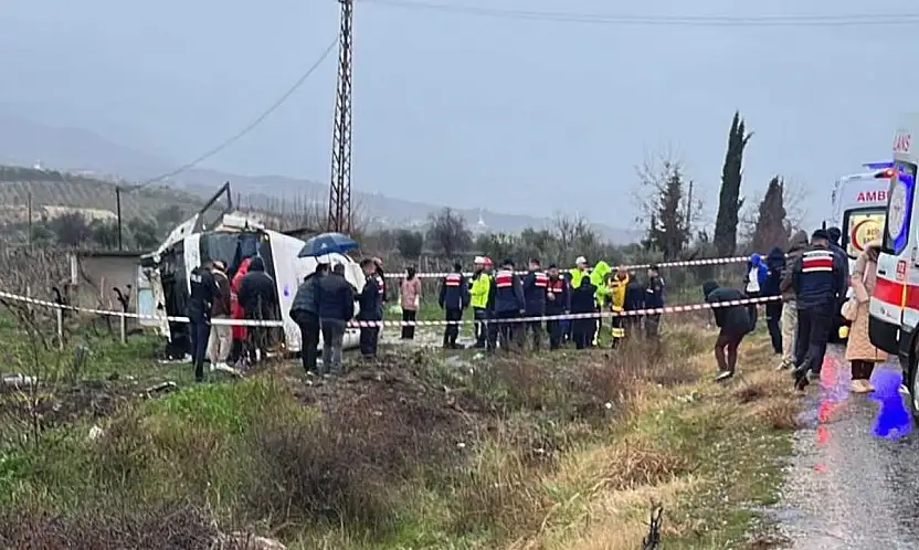 Mesaiye giden memurlar üzüm bağına uçtu 25 yaralı