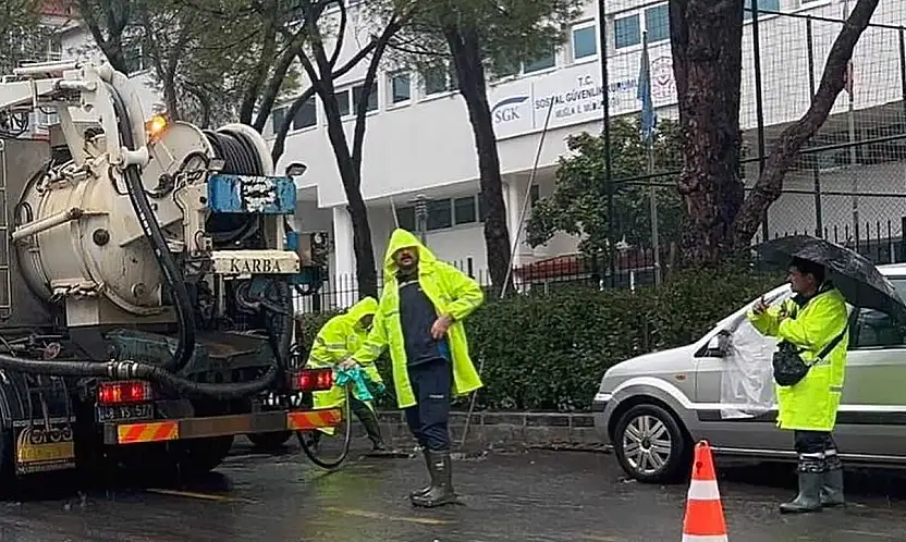 MUSKİ ekipleri 24 saat yağmur mesaisinde
