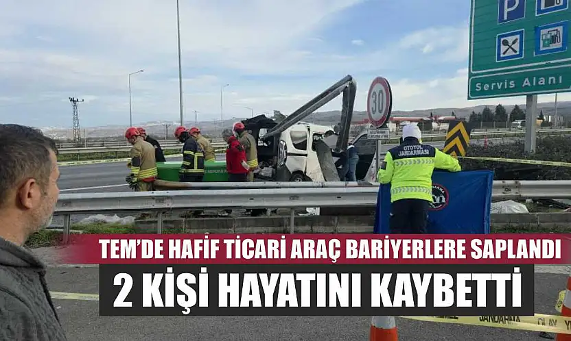 TEM'de hafif ticari araç bariyerlere saplandı, 2 kişi hayatını kaybetti