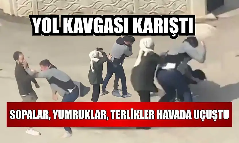 Yol kavgası karıştı: Sopalar, yumruklar, terlikler havada uçuştu