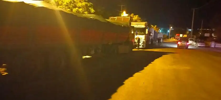 Park halindeyken freni boşalan tır 5 araca çarptı: 1 yaralı