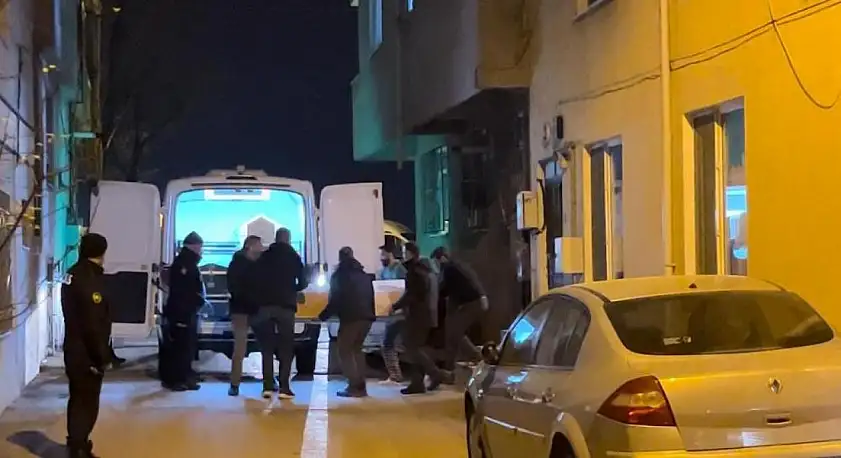 Korkunç cinayet, 7 yaşındaki oğlunun yanında dehşet saçtı