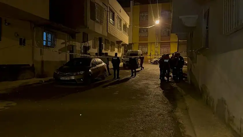 Bir evde 5 ceset bulundu