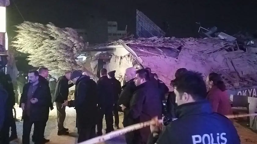 Konya'da 4 katlı bina çöktü