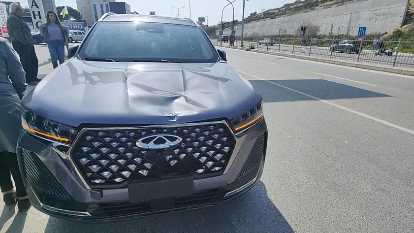 13 yaşındaki çocuk otomobilin çarpmasıyla ağır yaralandı