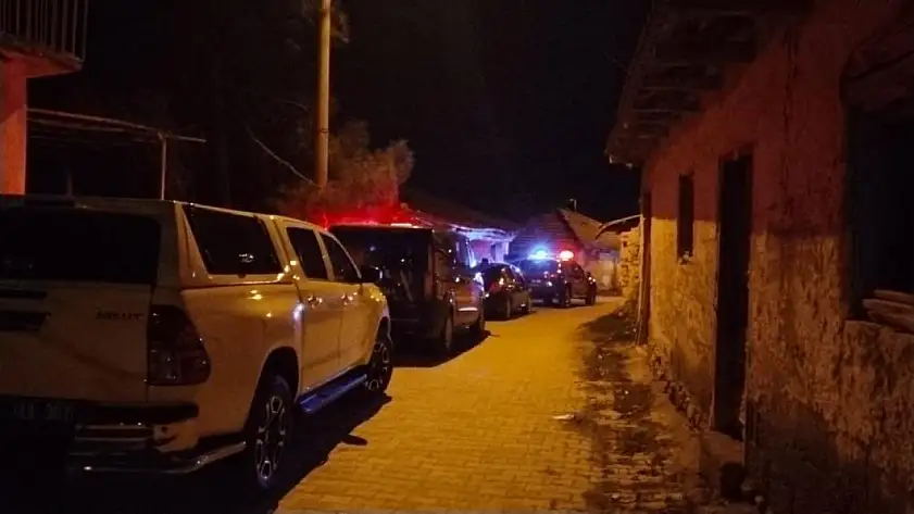 Babasının başını taşla ezerek öldürüp, hastaneye giderek cinayeti itiraf etti