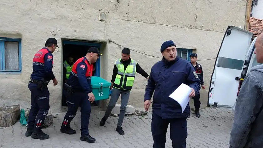 İki cinayet birden! Eşini ve sevgilisini pompalı tüfekle katletti