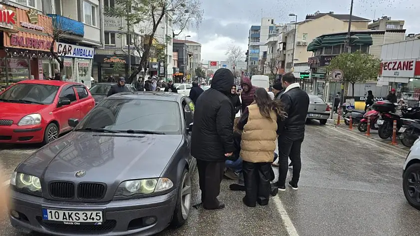 Otomobil, 11 yaşındaki çocuğun ayağının üzerinden geçti