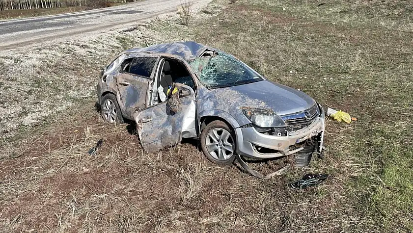 Aile aracı takla attı, 1 yaşındaki bebek ölümle pençeleşiyor!