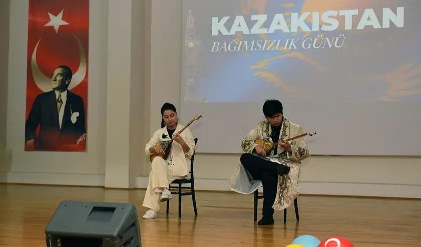 MSKÜ'lü Kazak öğrenciler bağımsızlıklarını kutladı
