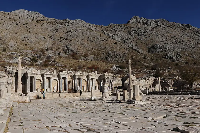 Sagalassos Antik Kenti'nde anıtsal Hadrianus Çeşmesi ayağa kaldırılıyor