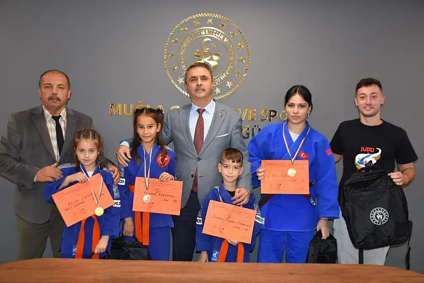 Derece Alan Sporcular Açıkbaş'ı ziyaret etti