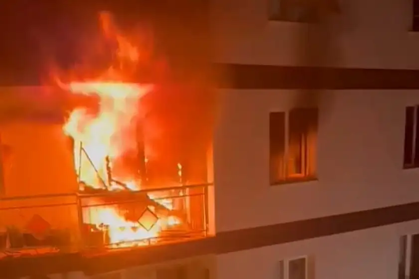 Apartman dairesi alevler içinde kaldı: 1 kişi hayatını kaybetti, 3 yaralı