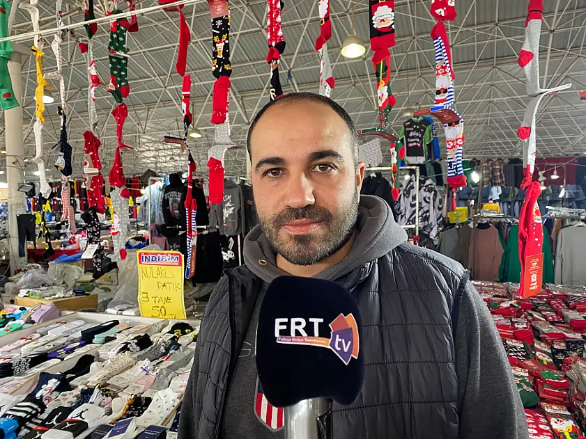 Fethiye Çalıca Pazaryeri'nde Yılbaşı Alışverişinin Gözdesi Çoraplar