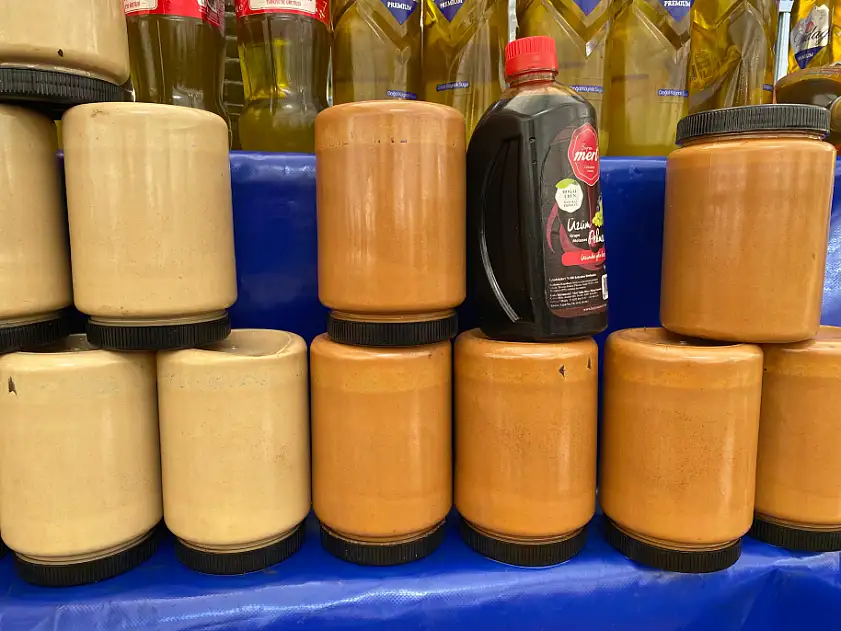Fethiye Salı Pazarı'nda Tahin ve Pekmez İlgi Görüyor