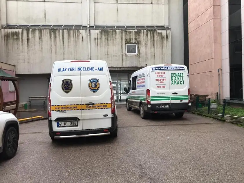 Şalı silindir ütüye sıkışarak öldü