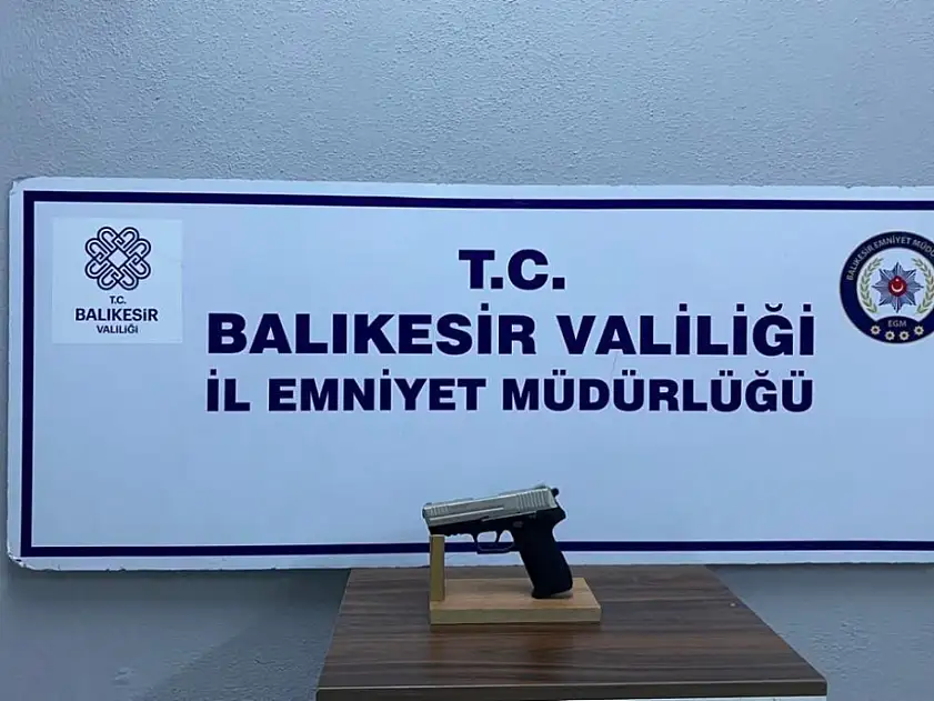Motosiklet üzerinde tabanca ile havaya ateş açan şahıs polisten kaçamadı
