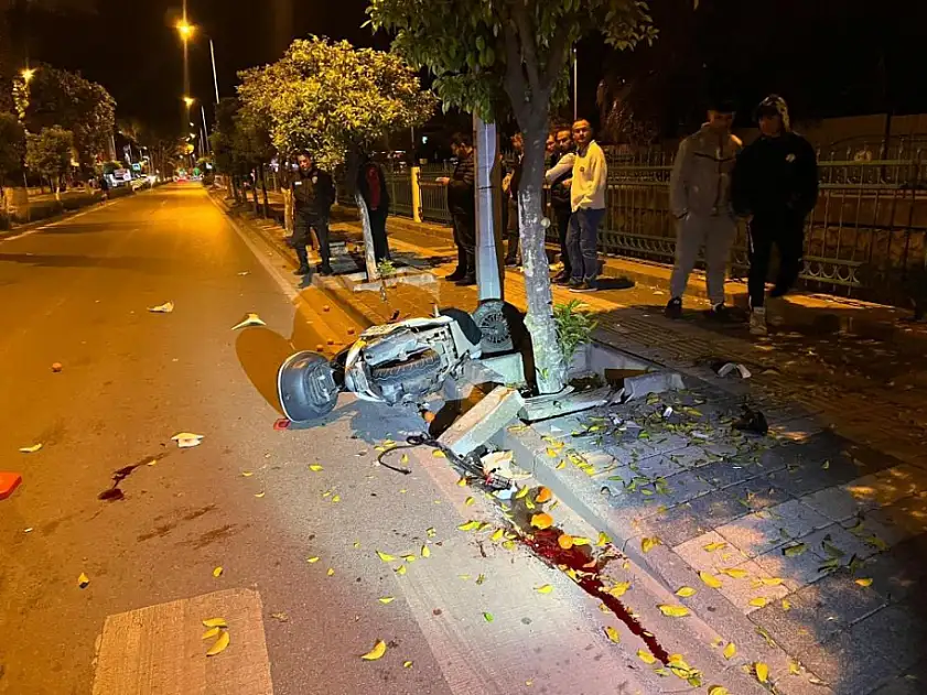 Fethiye'de motosikletiyle ağaca çarpıp öldü