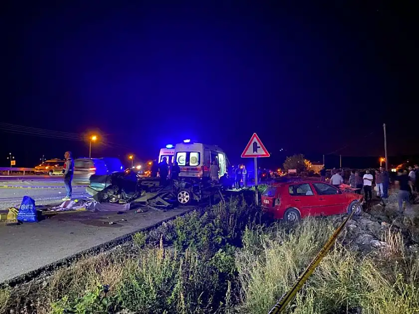 Burdur-Fethiye Karayolu'nda Feci Kaza: Takla Atan Araç Karşı Şeride Uçtu, 2 Ölü, 3 Yaralı