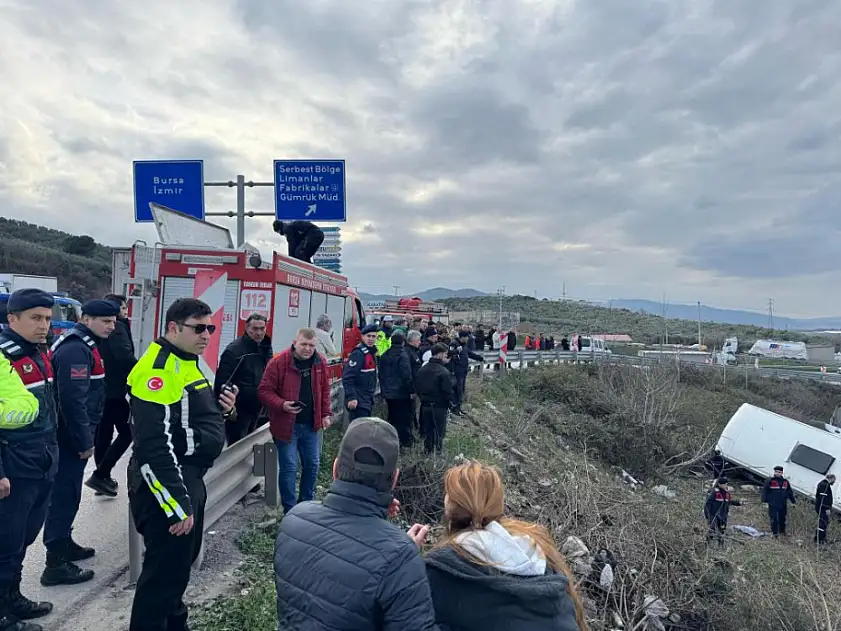 Bursa'da servis otobüsü kaza yaptı: 15 yaralı