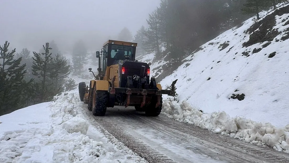 Fethiye’de yüksek kesimlerde karla mücadele sürüyor