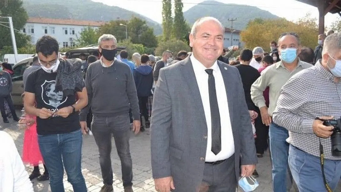 Atatürk'ün anısına helva dağıtıldı